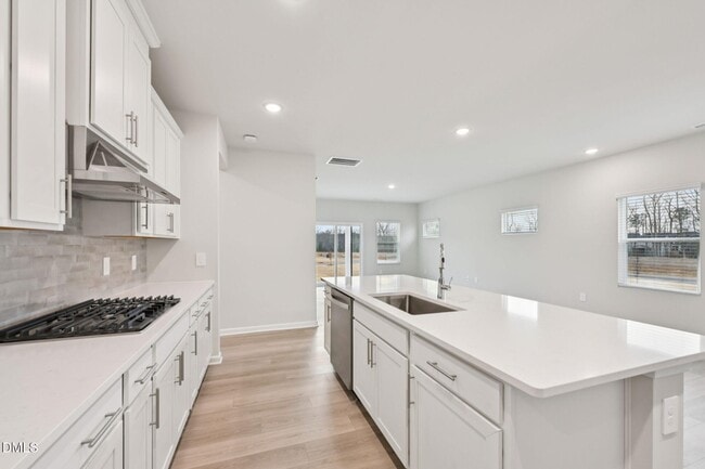 Building Photo - 5 and A Loft single family for sale