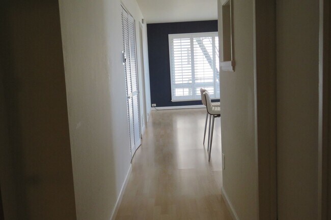 Building Photo - Hidden Gem with Outrageous Views - 1 Bedroom w/ Parking