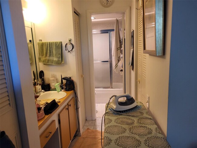 Building Photo - 9070 Lime Bay Blvd