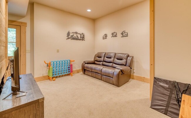 Building Photo - 111 Watkins Farm Rd