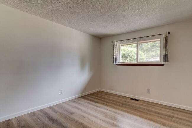 Building Photo - 3 Bed 2 Bath Home in Swantown Neighborhood
