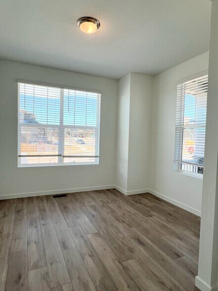 Building Photo - 690 Rob Roy Ct