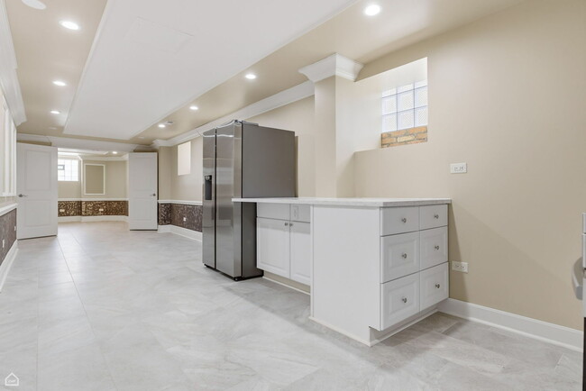 Building Photo - 5614 N Campbell Ave