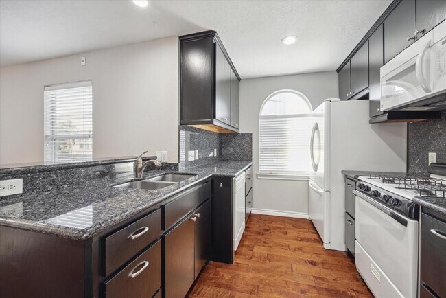Building Photo - 1405 Bailey St