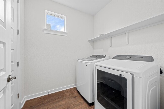 Building Photo - 224 Mystic Cyn Ln