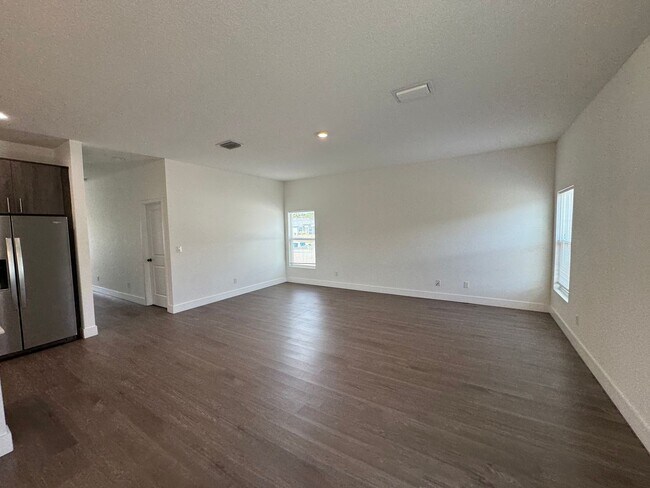 Building Photo - BEAUTIFUL 4 BD/2 BA Home in Palm Bay! Great Location!