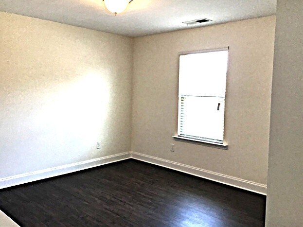 Building Photo - 1682 Weatherbrook Cir