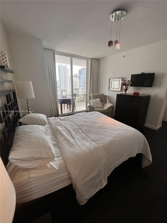 Building Photo - 901 Brickell Key Blvd
