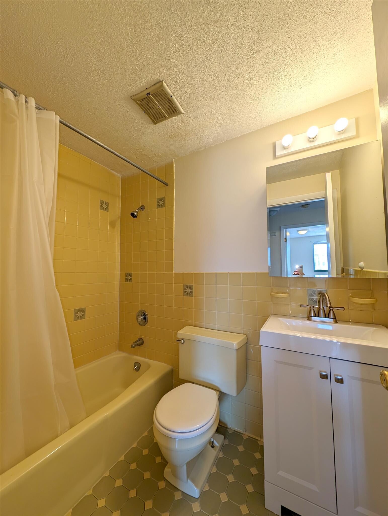 Building Photo - 84 Newbury St