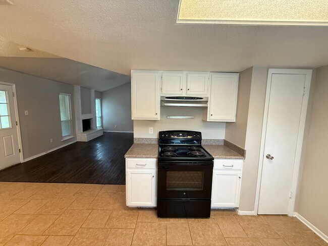Building Photo - Large lot With Mature Trees and a Spacious...