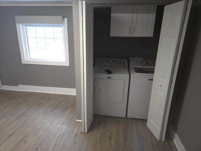 Building Photo - 10906 Woodstock St