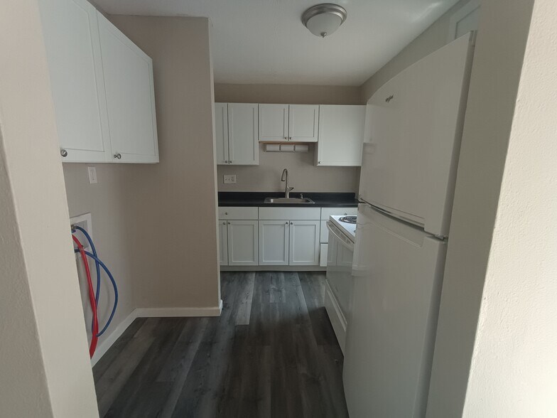 Building Photo - 1202 E Walford Dr