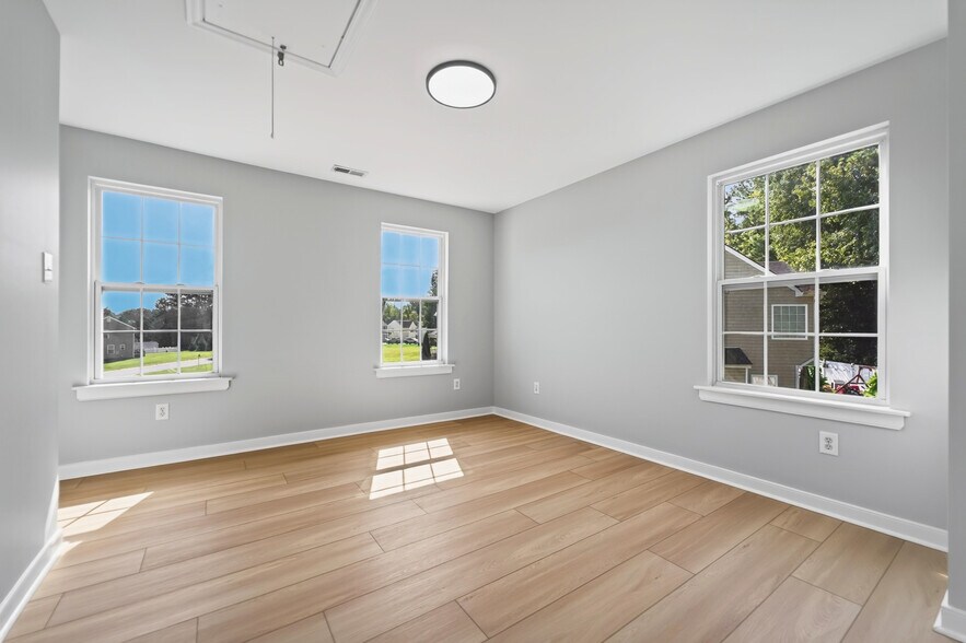 Building Photo - 5806 Garden Ridge Rd