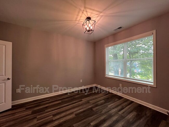 Building Photo - 518 Boone St