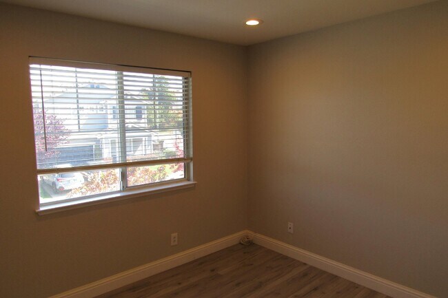 Building Photo - Beautiful 3 Bed/2.5 Bath Single Family in Highly Desirable Castro Valley Neighborhood