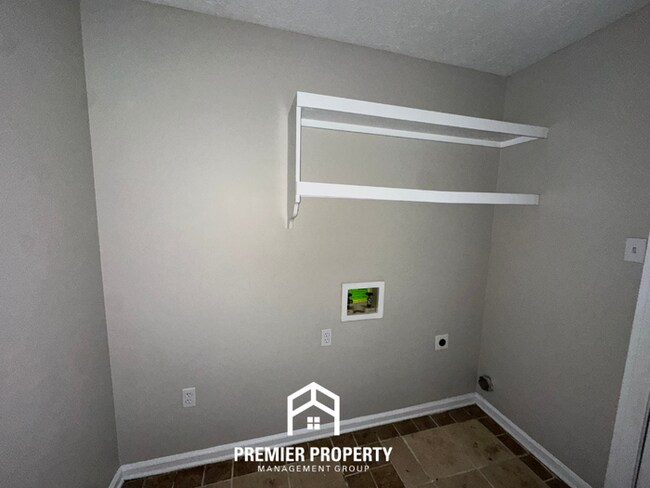 Building Photo - Stunning 4BR Cordova Home | Chef's Kitchen with Island, Formal Dining & Fireplace