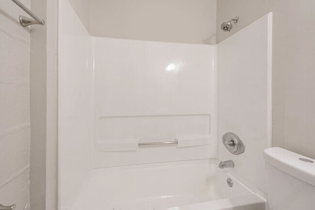 Building Photo - Charming Apartment Downtown Columbia - Housing Vouchers Accepted!