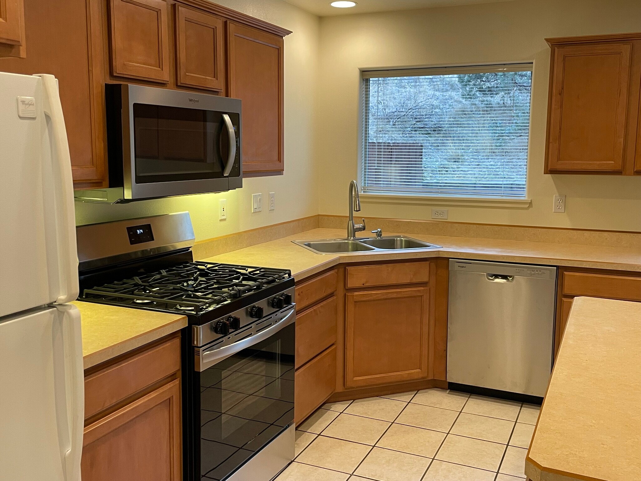 Building Photo - 1755 NE Lotus Dr