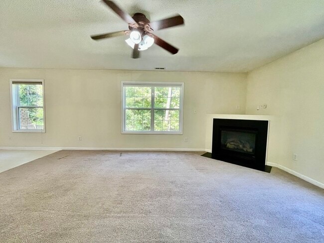 Building Photo - 806 Northwood Hills Ave