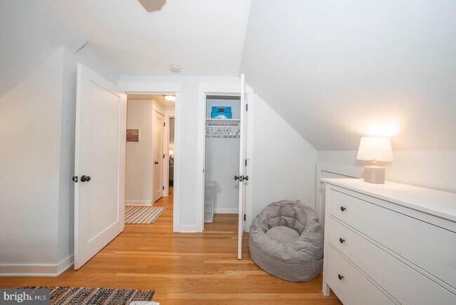 Building Photo - 533 Monument Ave