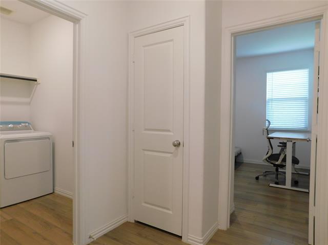 Building Photo - 3500 Kingsview Dr