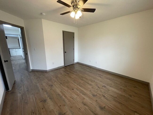 Building Photo - ALL BRICK HOME IN NIXA Located in McCroske...