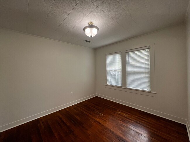 Building Photo - 334 Gebelin St