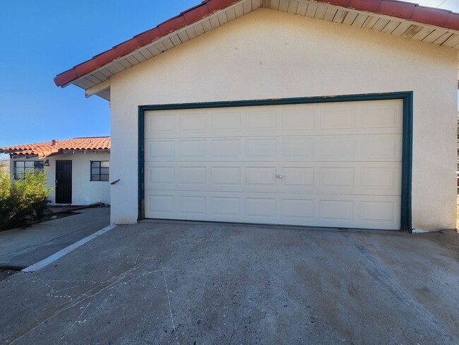 Building Photo - HIllside Property