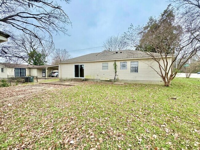 Building Photo - 3940 Schoolfield Rd