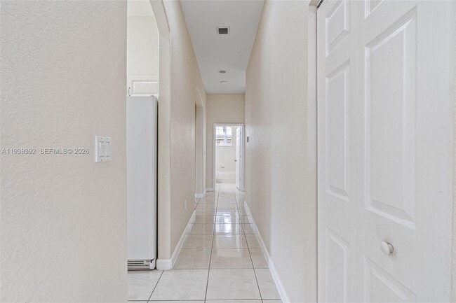 Building Photo - 1924 SE 17th Ct