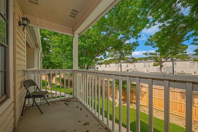 Building Photo - 2750 Holly Hall St
