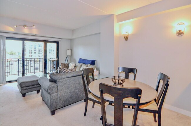 Building Photo - 111 N Ashley St