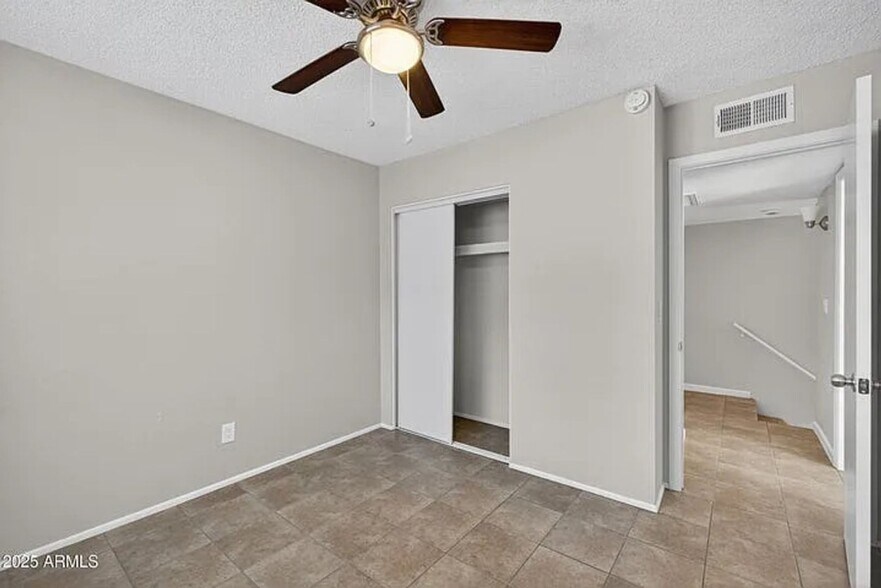 Building Photo - 860 E Brown Rd