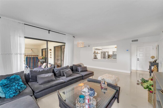 Building Photo - 20170 NE 3rd Ct