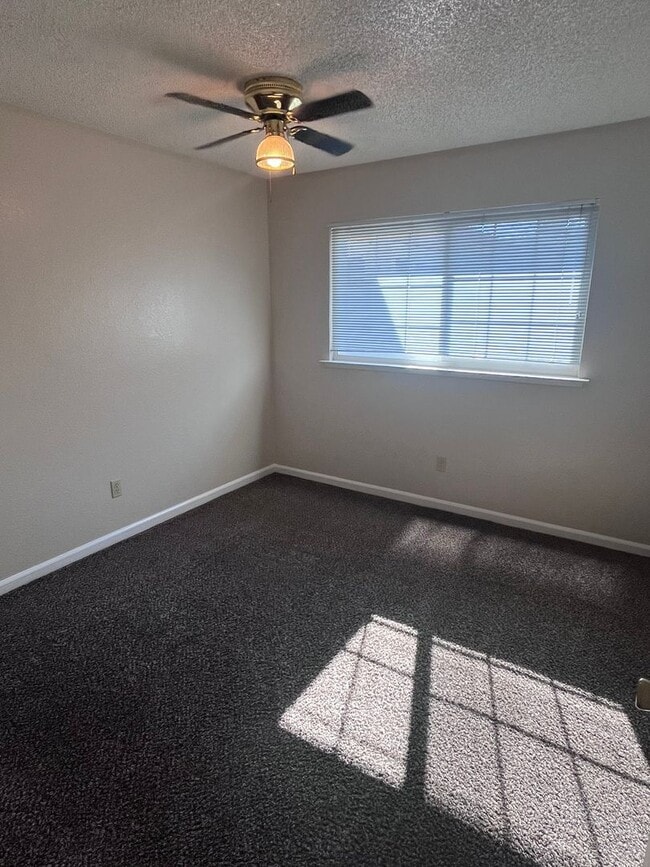 Building Photo - NICE UPDATED HOME IN SACRAMENTO!!