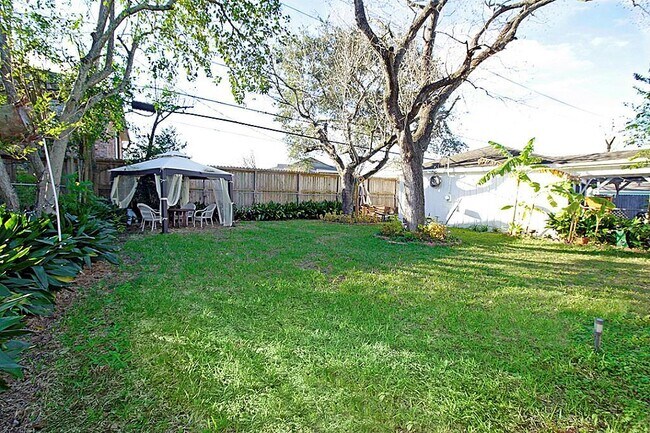 Building Photo - 10406 Bob White Dr