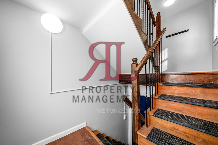 Building Photo - 722 Sheridan Ave