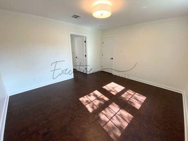 Building Photo - Spacious 4-Bedroom with Custom Finishes in...