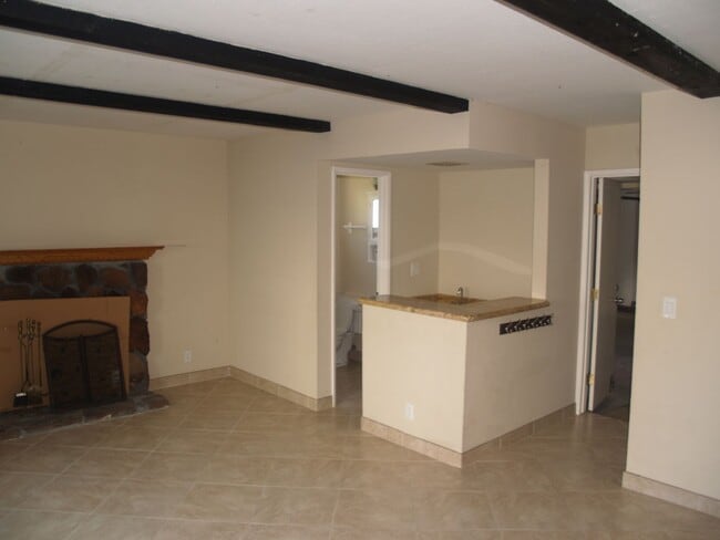 Building Photo - RENT WILL BE $3950 THROUGH MAY 2026!