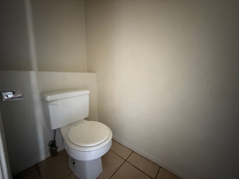 Building Photo - 2813 Cantabrian Dr