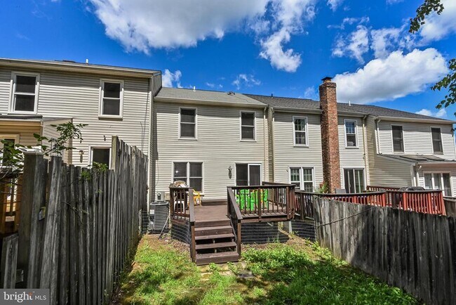 Building Photo - 105 Sunny Hill Ct