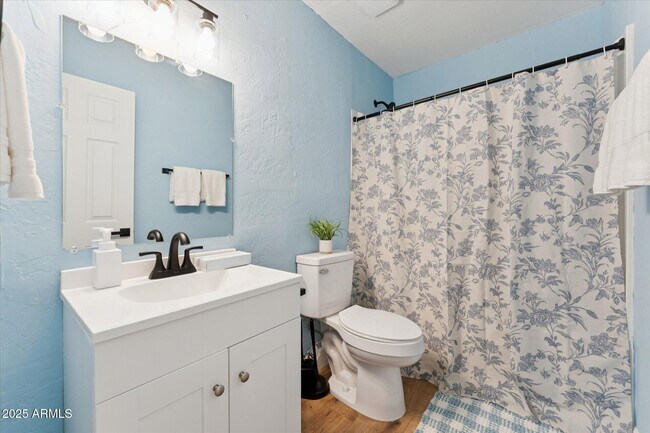 Building Photo - 2739 E Tamarisk Ave