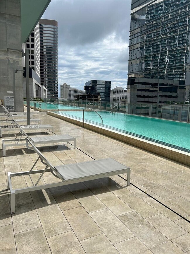 Building Photo - 68 SE 6th St