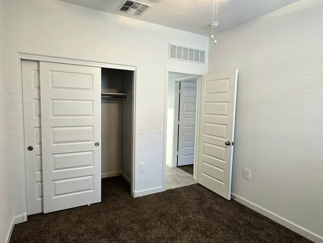 Building Photo - 3-bedroom home In Superstition Vistas, just 2 years new