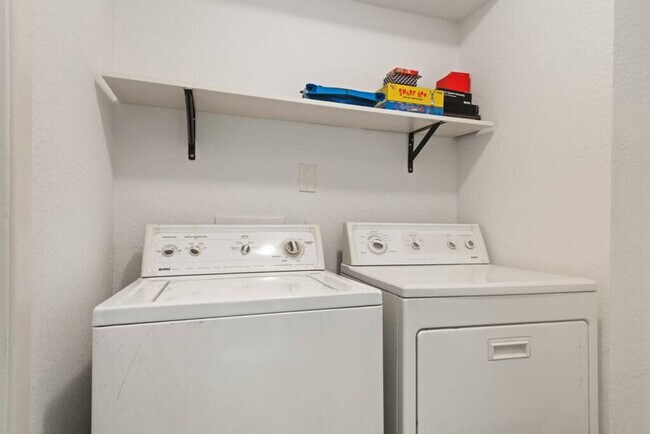 Building Photo - 802 Ramble Ln