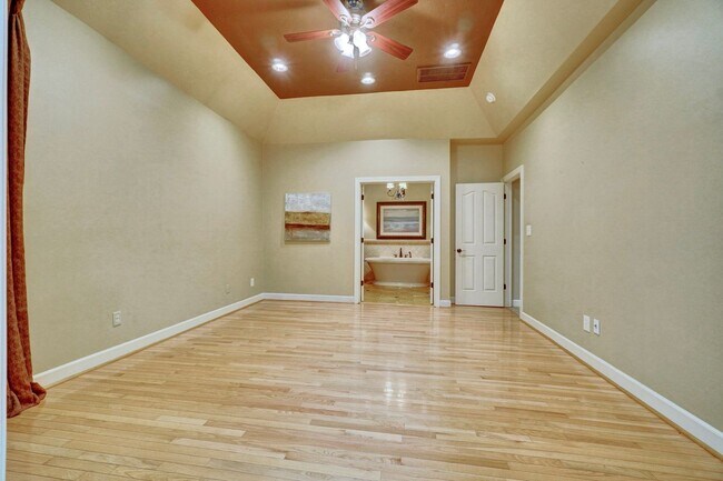 Building Photo - 1700 Jermyn Ln
