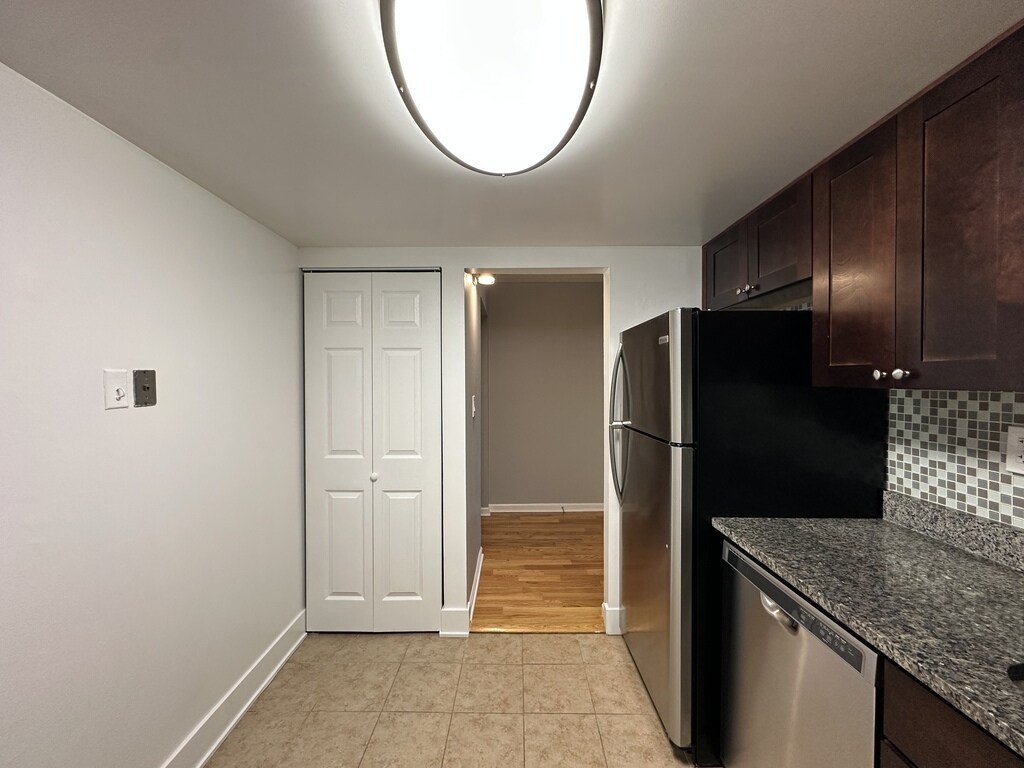 Building Photo - 525 N Quentin Rd