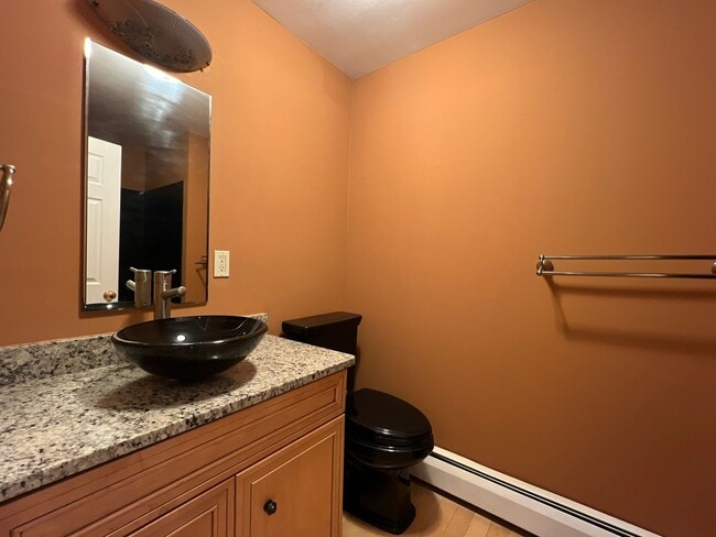 Building Photo - Gorgeous 3 bed, 2 bath home | Lawn Care Included