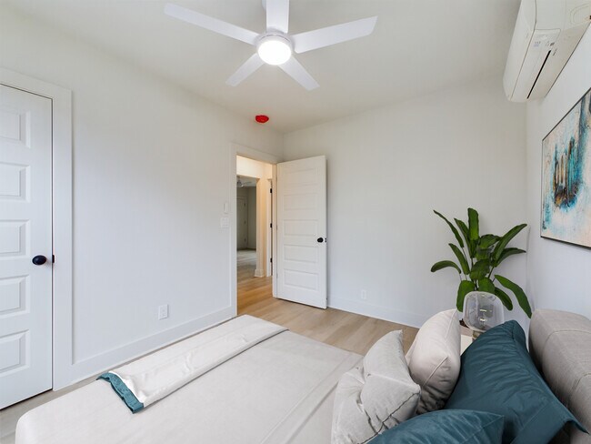 Building Photo - 2 E Sunset Ave