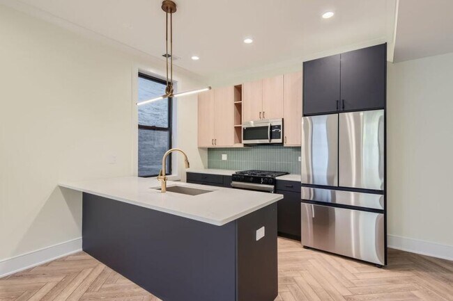 Building Photo - 3 bedroom in Chicago IL 60647